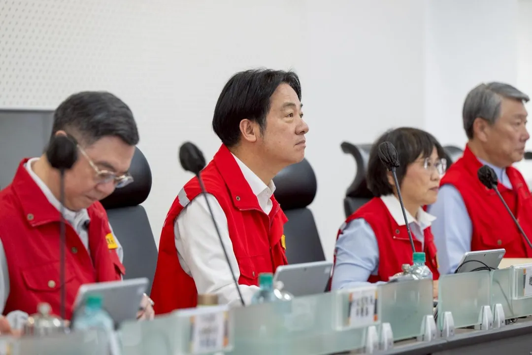 賴清德視察中央災害應變中心。(圖/翻攝賴清德臉書)
