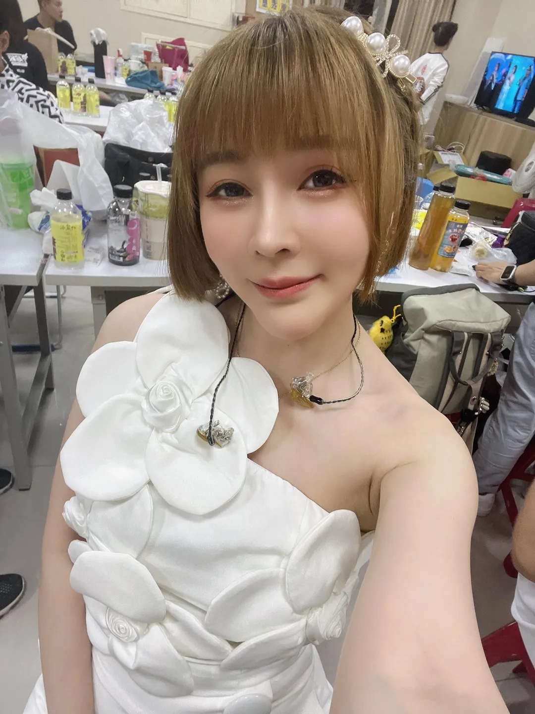 人在高雄的蕭玉芬也被颱風丹娜絲帶來的強風嚇出一身冷汗。（圖／翻攝FB 蕭玉芬Fanny）