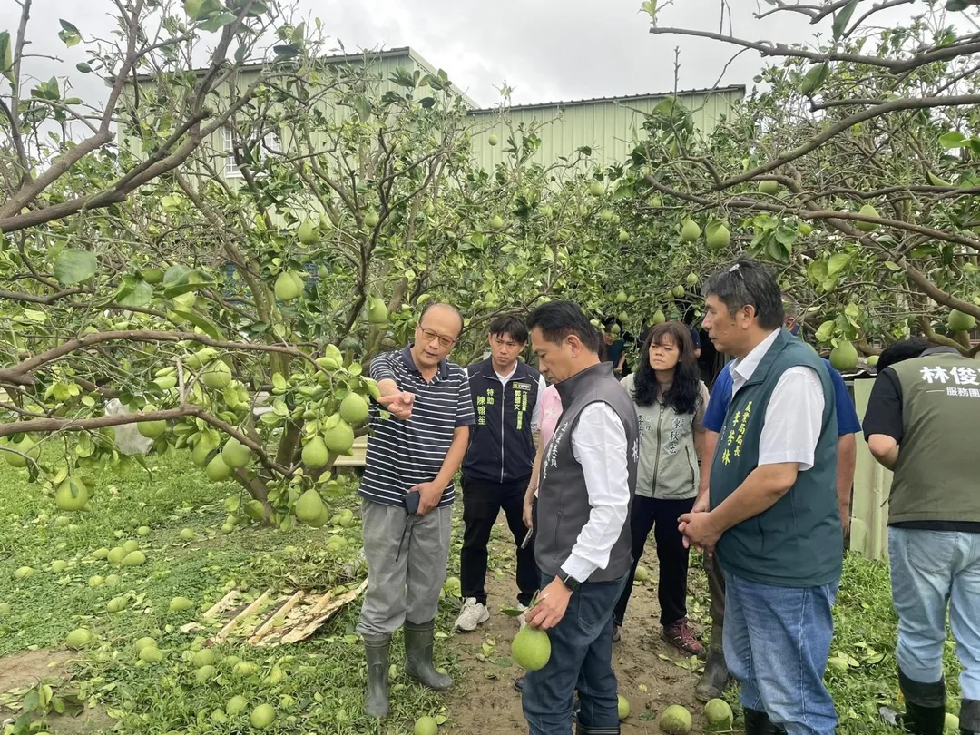 丹娜絲在台南造成災情，林俊憲前往會勘，並邀賴清德到台南來勘災。（圖／翻攝林俊憲臉書）
