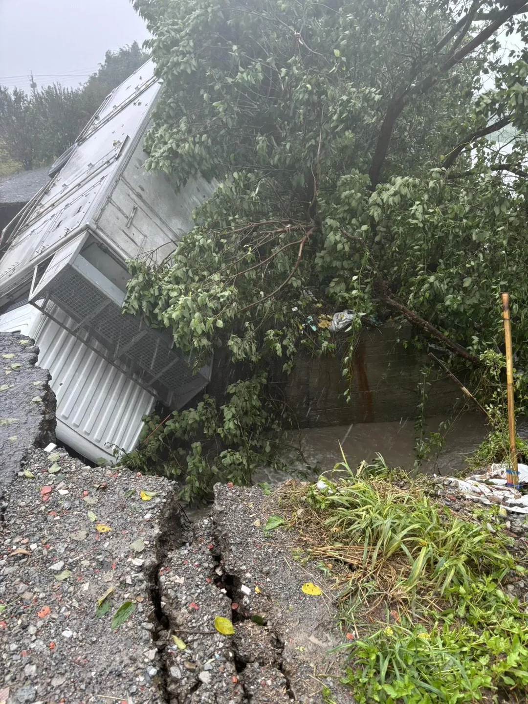 彰化縣雷雨不斷,雨量驚人(圖/中天新聞)