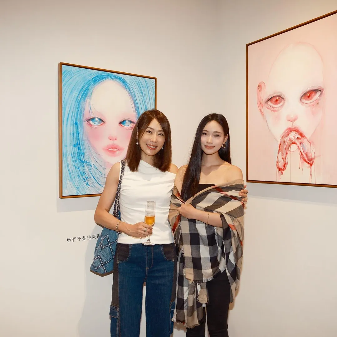 賈永婕日前購買小S女兒許韶恩的展出作品。(圖/翻攝自賈永婕臉書)