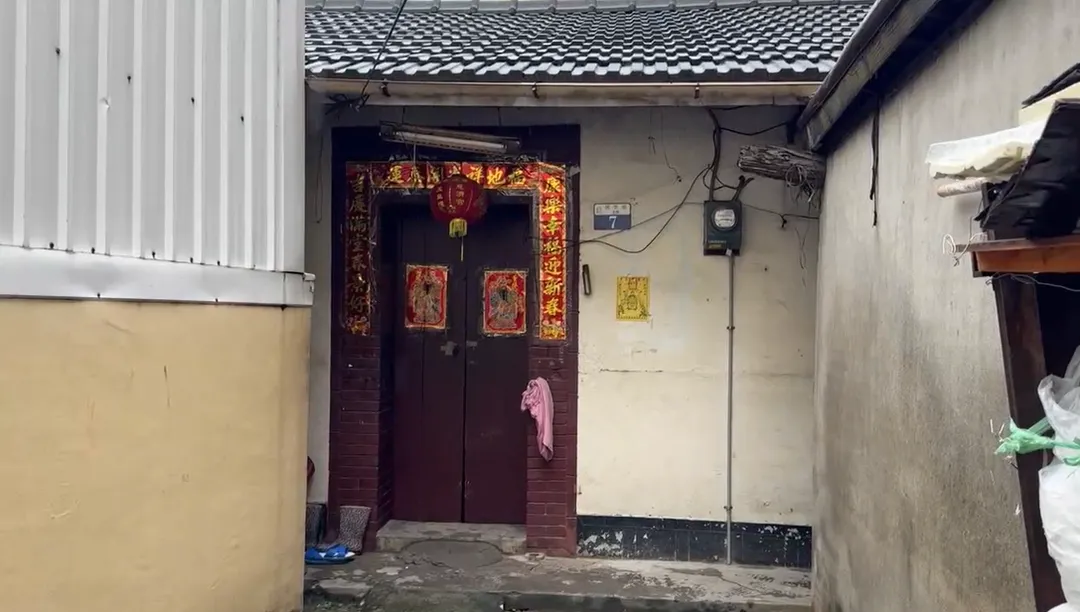 屋主一家當時正在用餐被嚇壞。（圖／中天新聞）