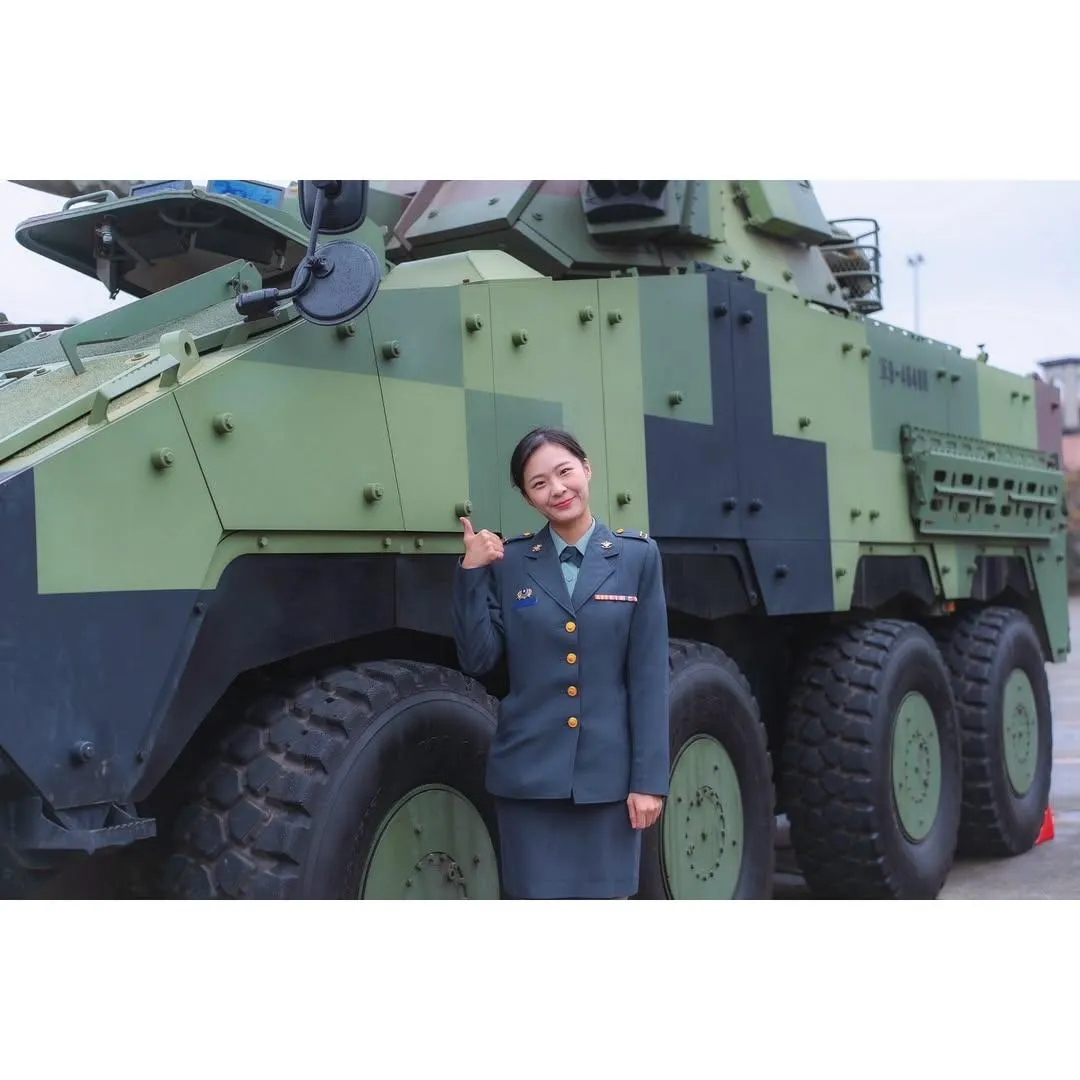 吳偲語於103年入伍,出身陸軍專科學校,是少數由士官成功轉任軍官的女性軍人,目前擔任269旅連輔導長。(圖/吳偲語IG)