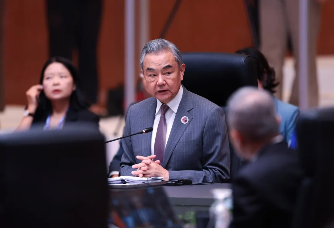 中芬外長通話，王毅提日相高市早苗「倒行逆施」。（資料照／美聯社）