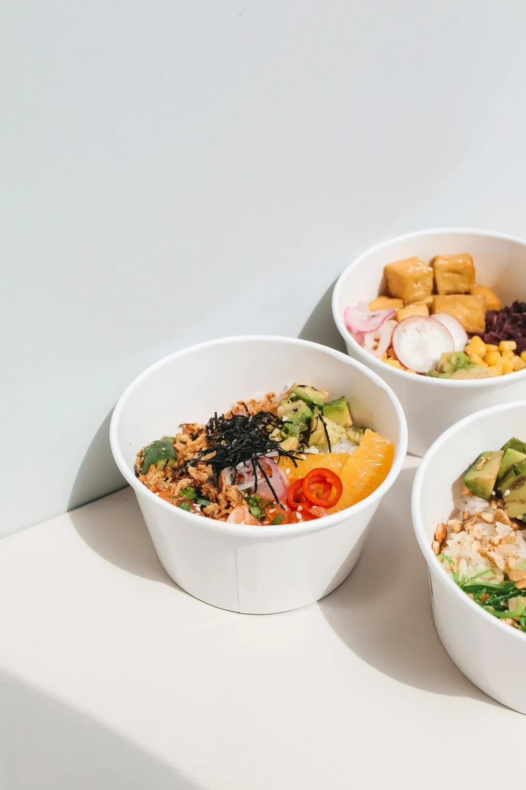 許多民眾在購買外食的時候,喜歡以紙容器代替塑膠袋,專家提醒對身體影響更大。(示意圖/Pexels)