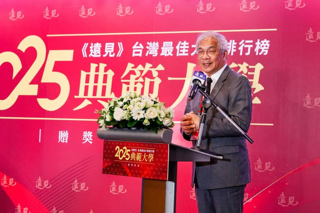 世新大學校長陳清河出席2025《遠見》台灣最佳大學排行榜典範大學贈獎典禮。（圖／世新大學提供）