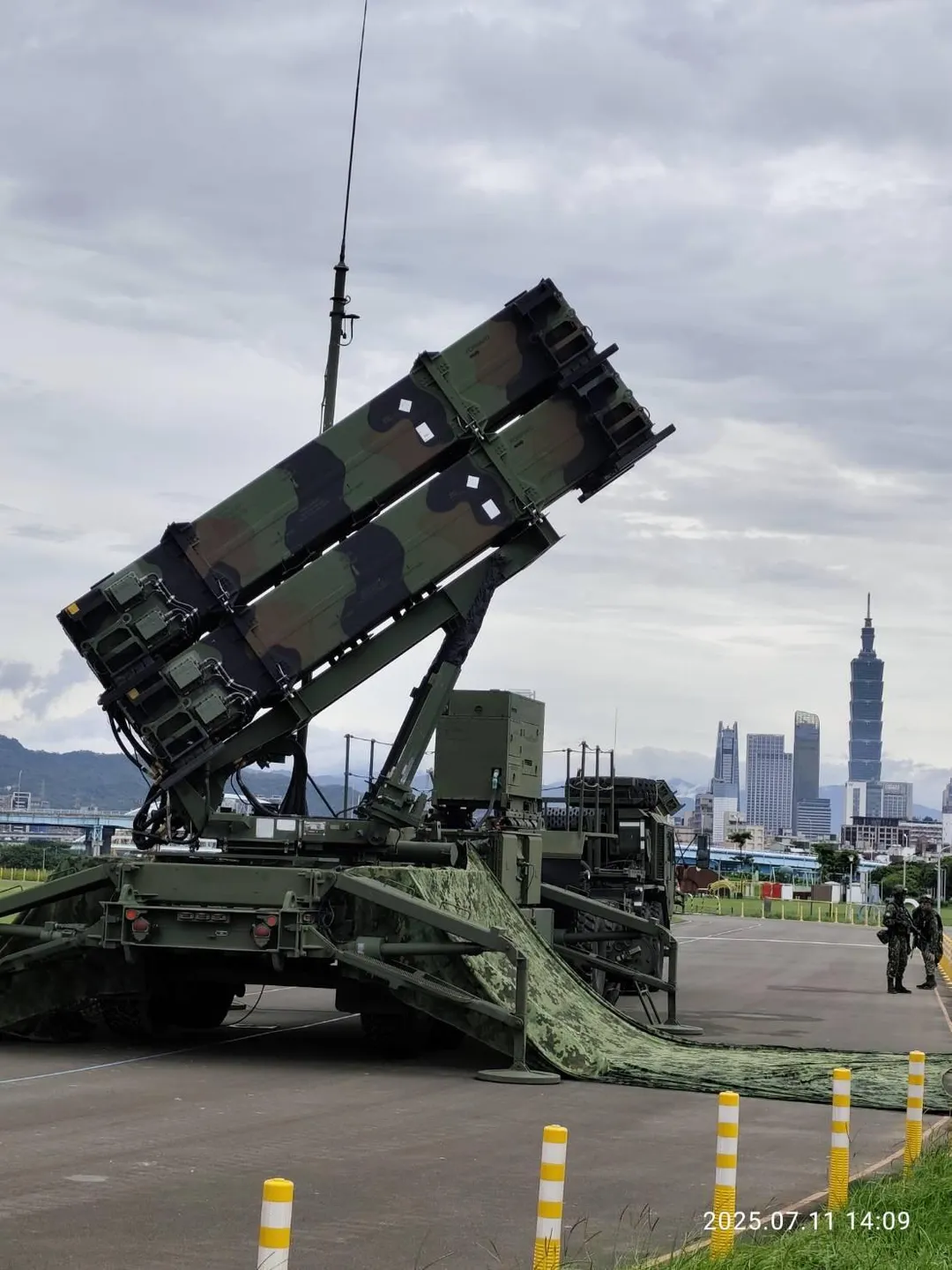 進駐台北河濱公園的愛國者PAC-3飛彈發射車。(圖/讀者提供)