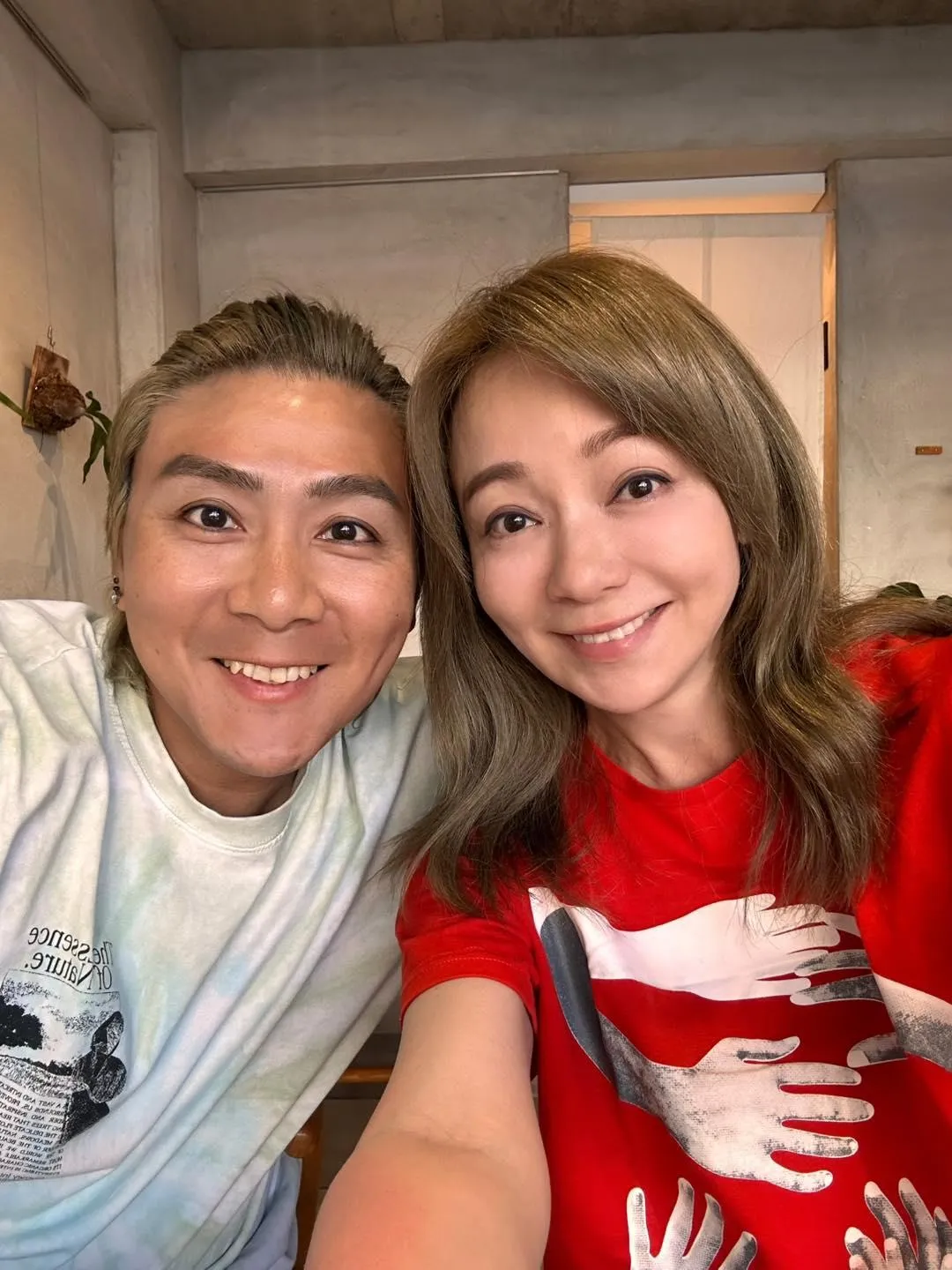 王仁甫與季芹不時透過社群平台分享家庭生活與夫妻的甜蜜互動。（圖／翻攝自王仁甫、季芹臉書）