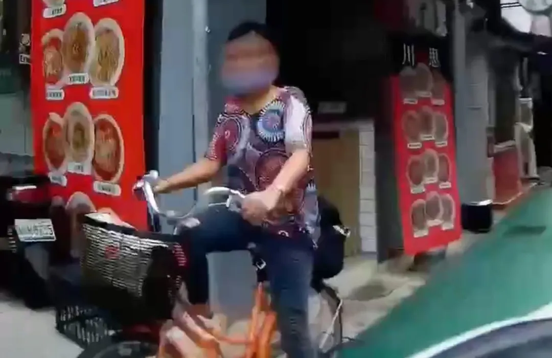 越南籍婦人偷渡來台騎單車違規遭逮。（圖／翻攝畫面）