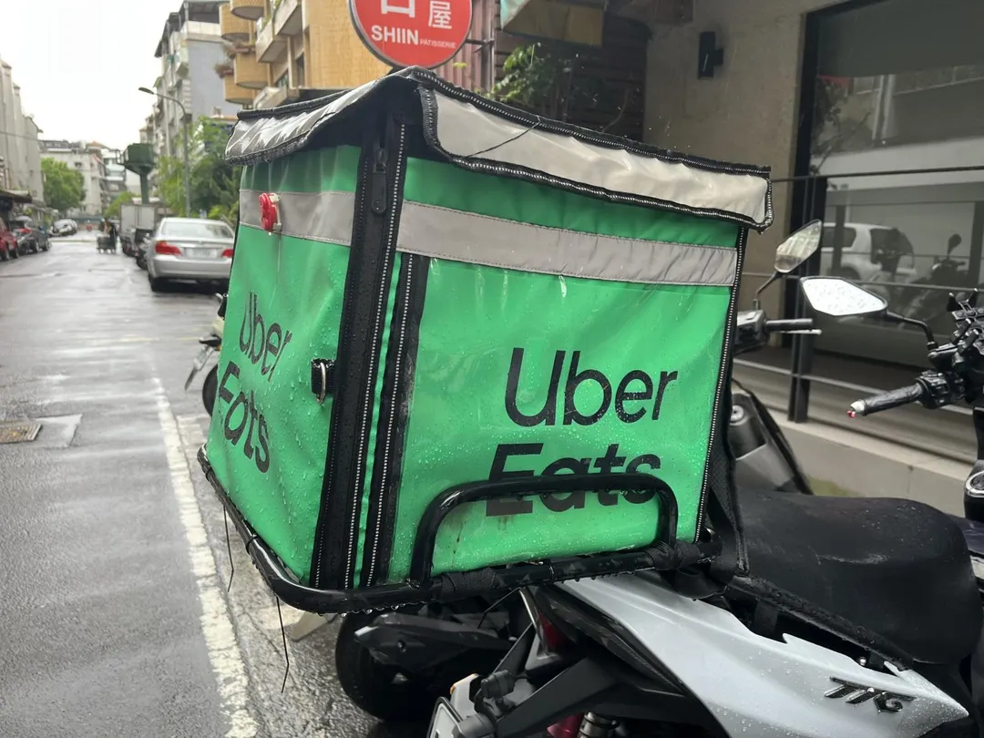 Uber Eats表示,今年1 月立法院三讀通過《外送員權益保障及外送平臺管理法》,並預計於7 月中旬正式實施。(示意圖/中天新聞)