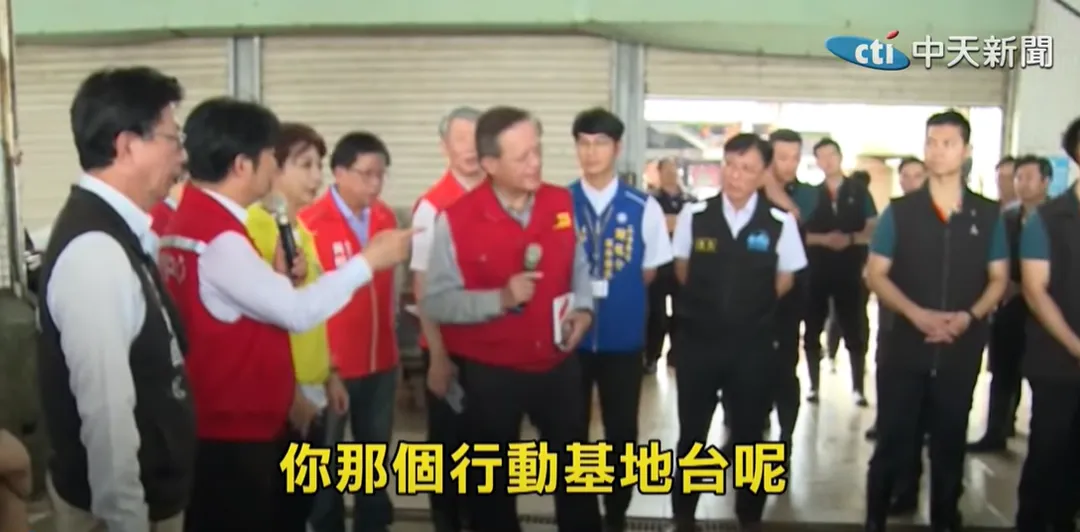 賴清德勘災，災民當面反映手機沒訊號。（圖／中天新聞）
