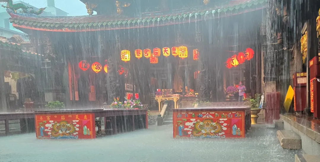 彰化鹿港天后宮暴雨成災。（圖／翻攝自鹿港天后宮臉書）