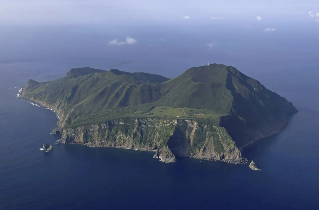 圖為吐噶喇列島的惡石島。（資料照／美聯社）