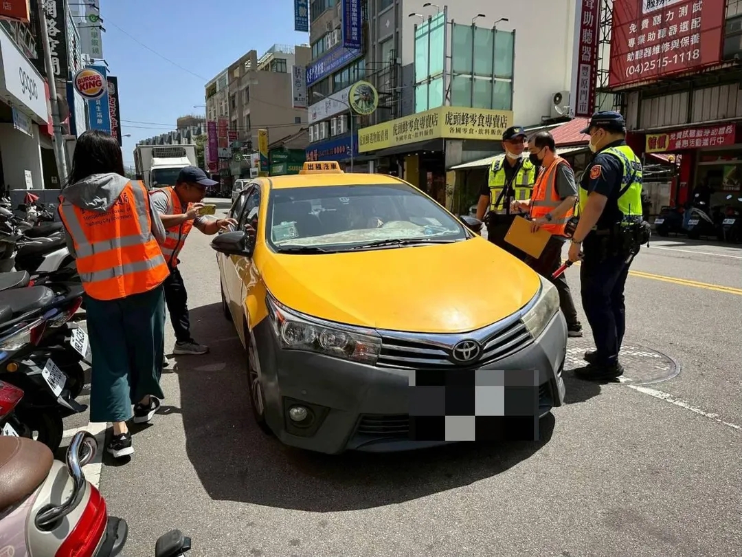 暑假旅遊旺季到來,台中市交通局加強稽查計程車違規或亂駕行為。(圖/台中市政府提供)