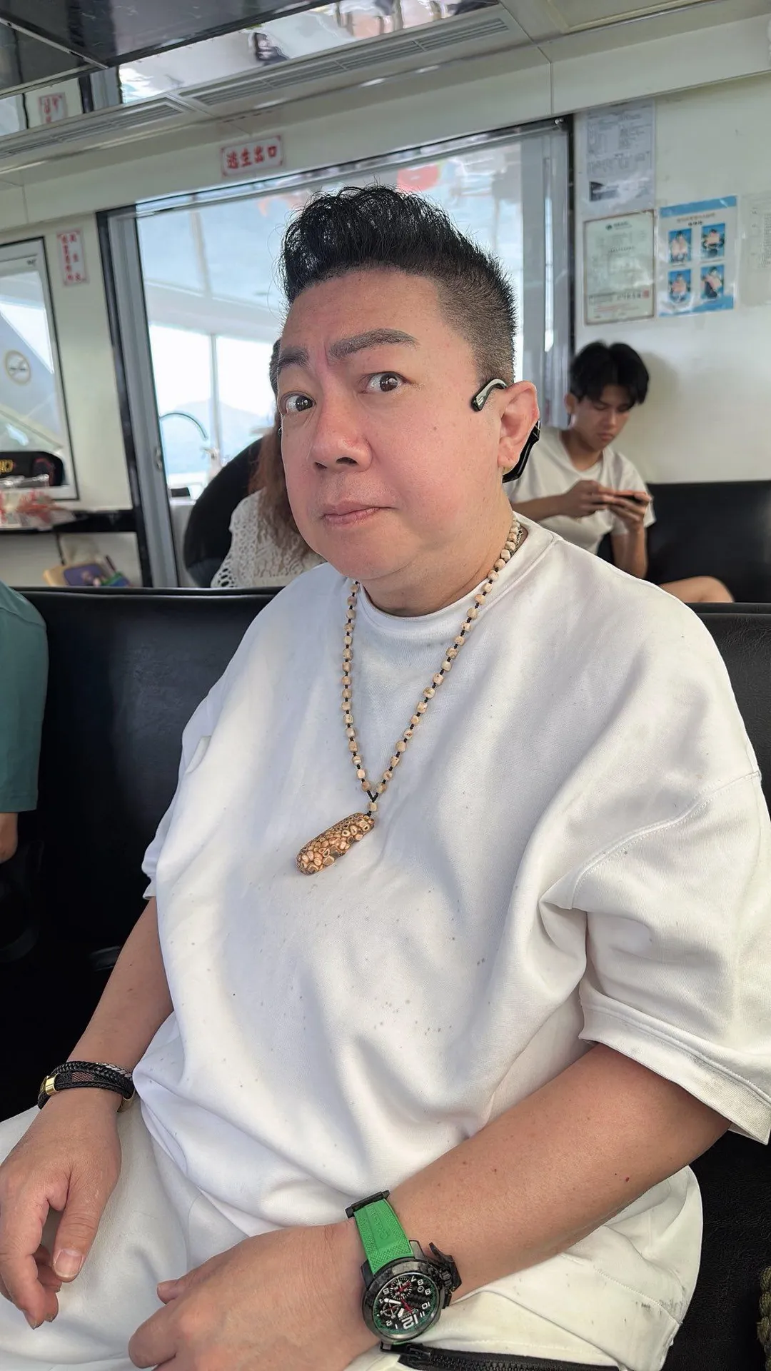 知名藝人董至成女裝扮相撞臉南京紅姐引發熱議。(圖/翻攝自董至成臉書)