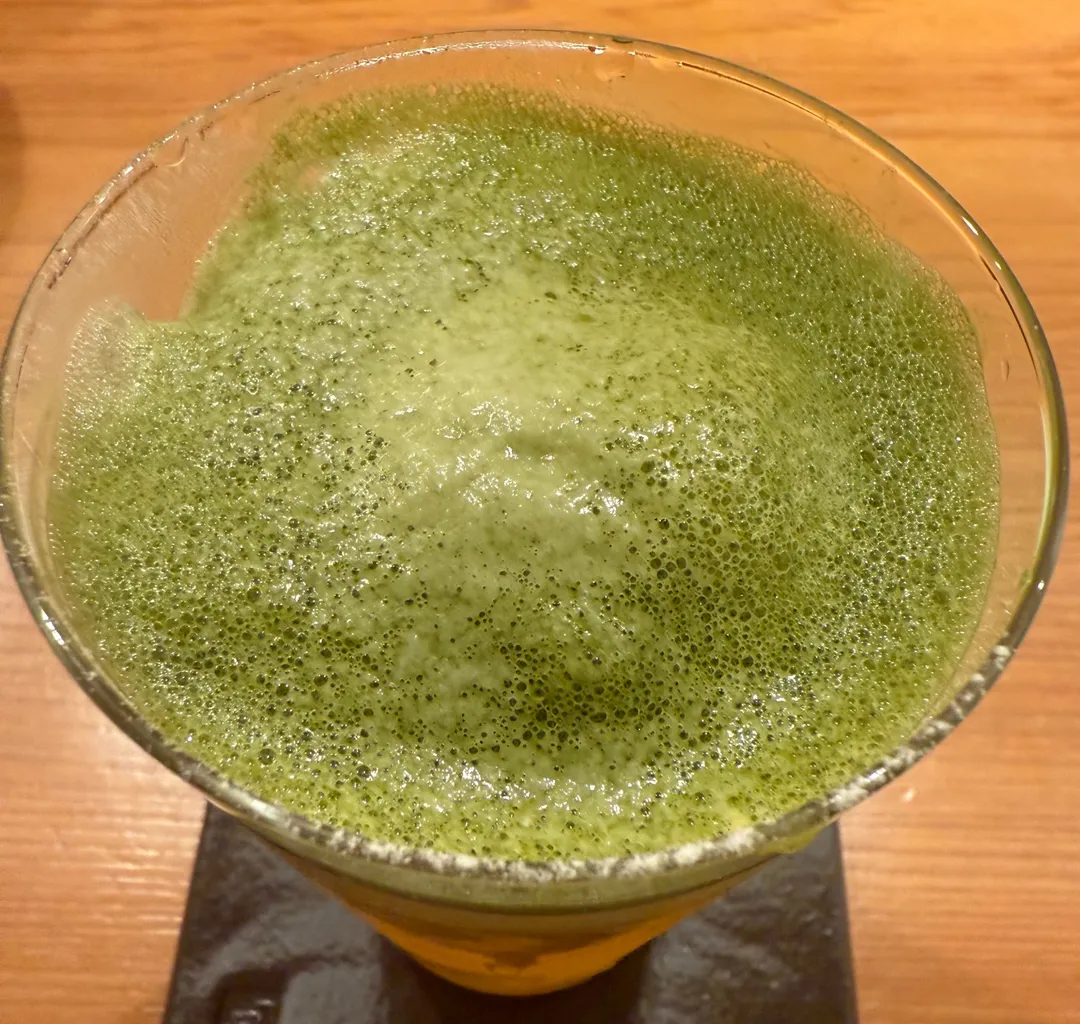 愛媛縣產蜜柑果汁調入抹茶泡沫，在舌尖呈現東瀛文化之美。（圖／黃宏輝提供）