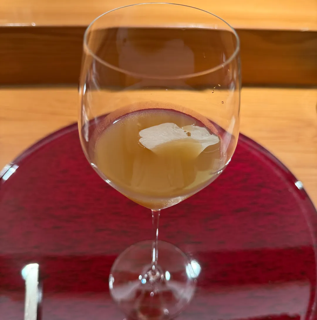 野薑花茶加入水果、辛香料，酷暑時期飲用備覺清新。（圖／黃宏輝提供）