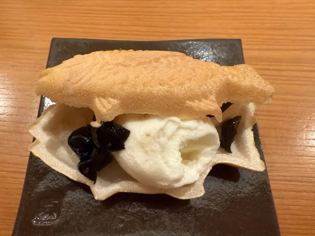 甘味最中餅的外殼乃是日本廠專程生產送到台灣。（圖／黃宏輝提供）