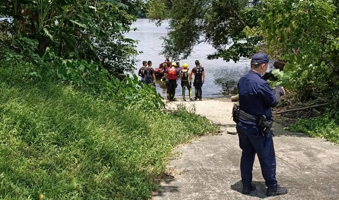 新北市華中橋下方今發現一具女性浮屍。（圖／翻攝畫面）