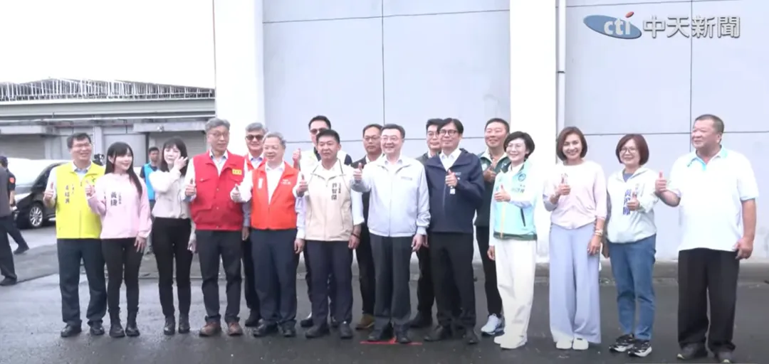 行政院長卓榮泰今（15日）南下高雄視察農業部農糧署仁武倉庫。（圖／中天新聞）