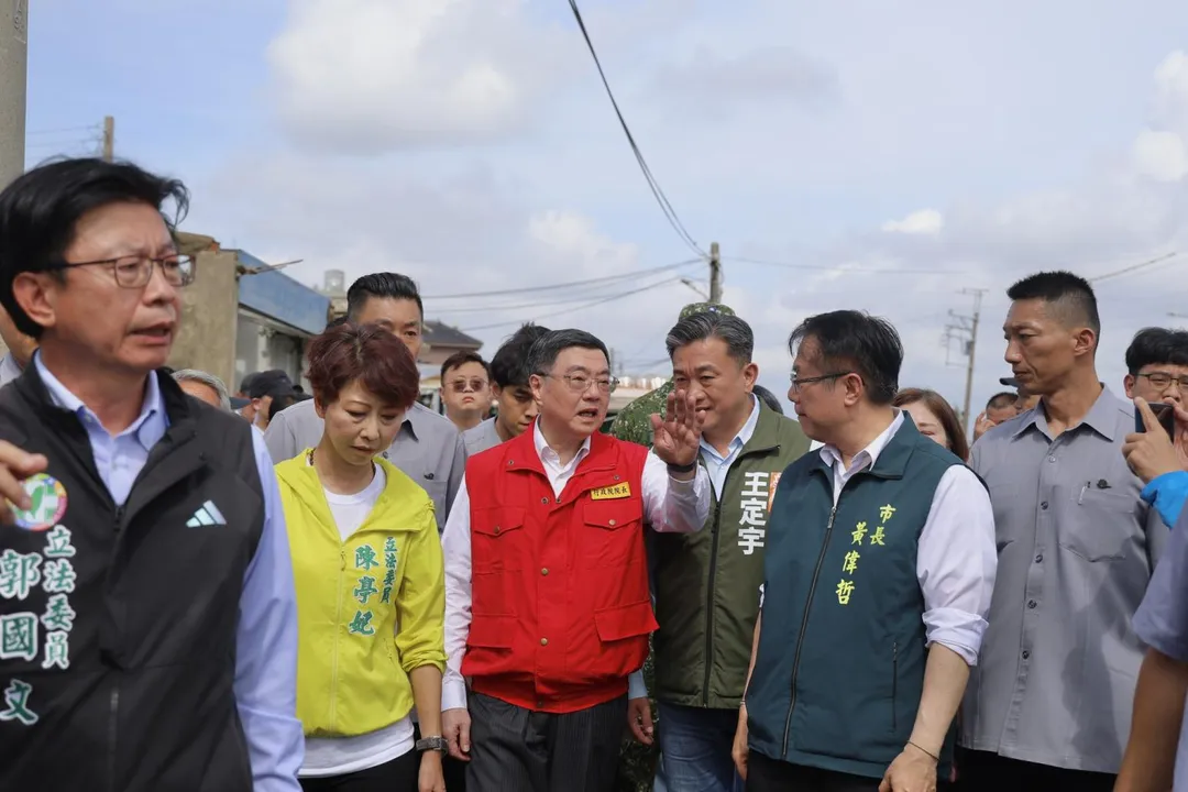 卓榮泰赴台南勘災。（圖／翻攝卓榮泰臉書）