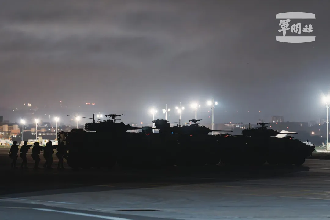 增援松山機場的憲兵第239裝步營及雲豹8輪裝甲車。(圖/軍聞社)