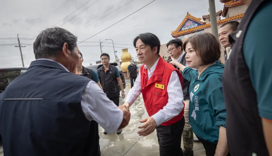 中南部連續豪雨成災,賴清德下鄉勘災。(翻攝自賴清德臉書)