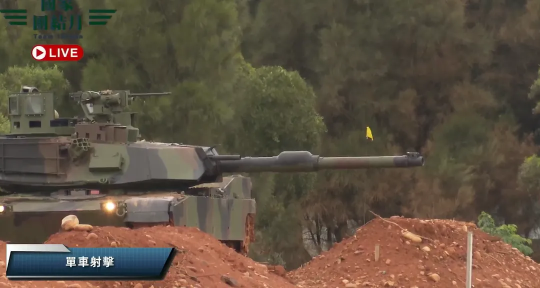 M1A2T實彈射擊訓練畫面。（圖／翻攝「國防部發言人」臉書）