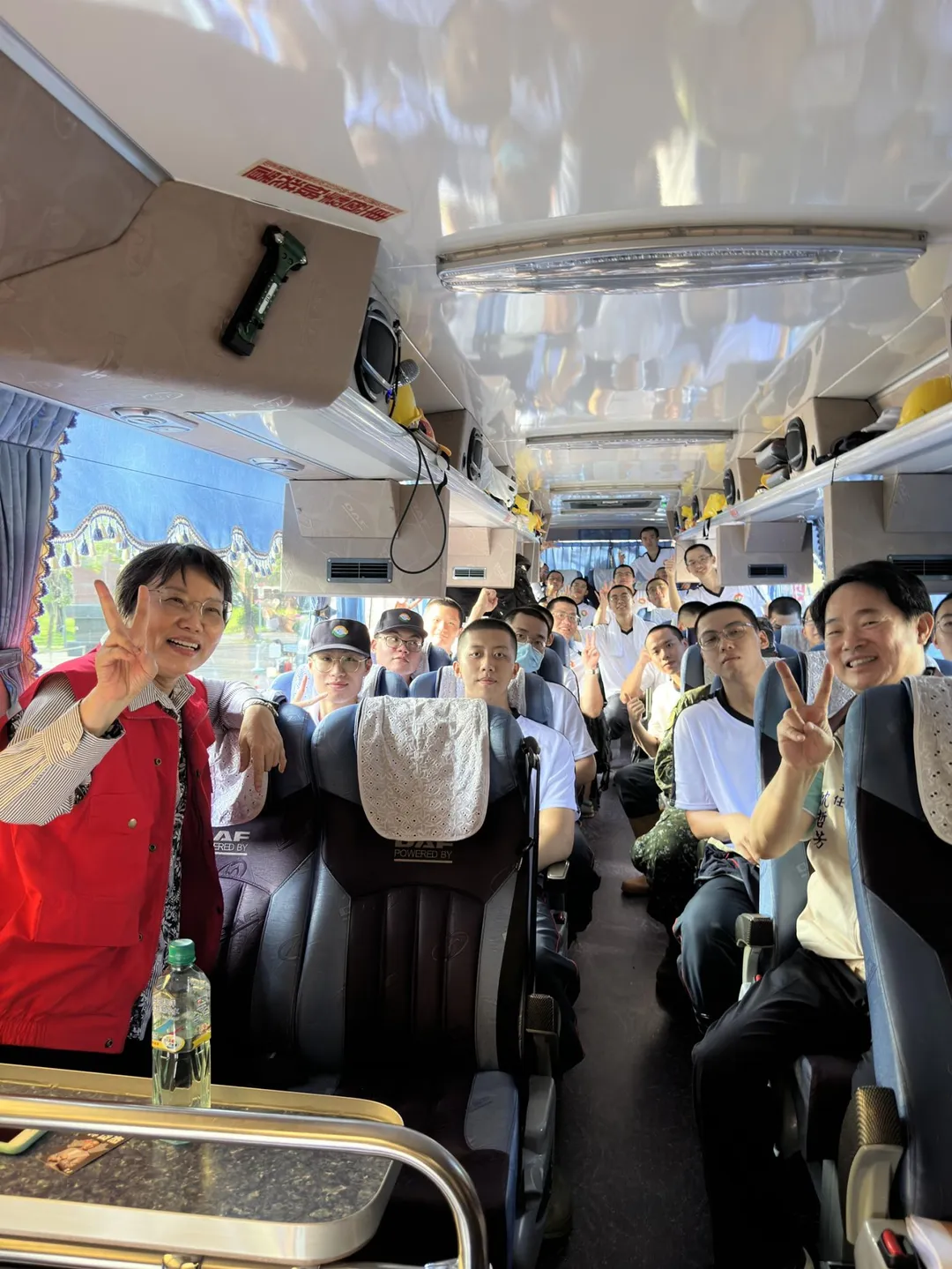 內政部長劉世芳幫替代役打氣。(圖/內政部)