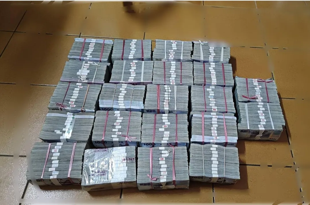 台中市1名黃姓醫師誤信投資詐騙群組話術,2200萬元現金差點進了詐團口袋。(圖/翻攝畫面)