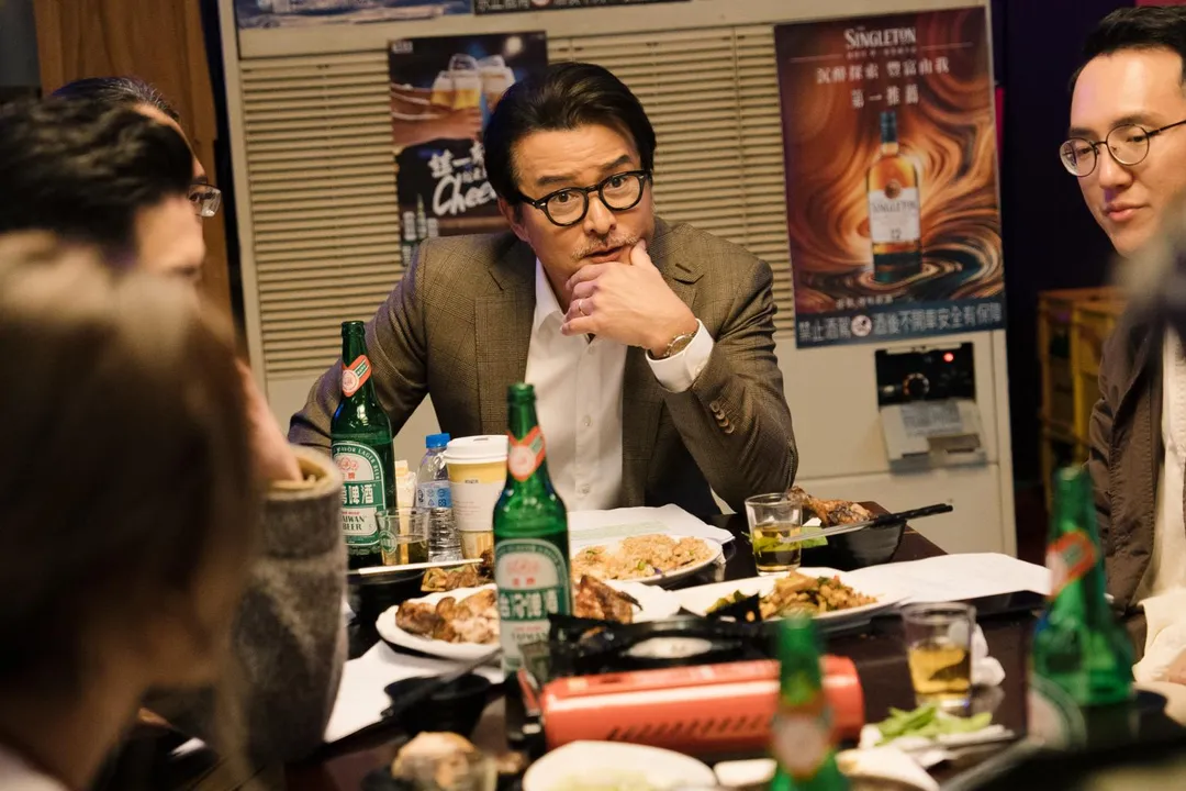 李銘順飾演的企業家李憲宏身陷輿論風暴。（圖／CATCHPLAY &nbsp;提供）