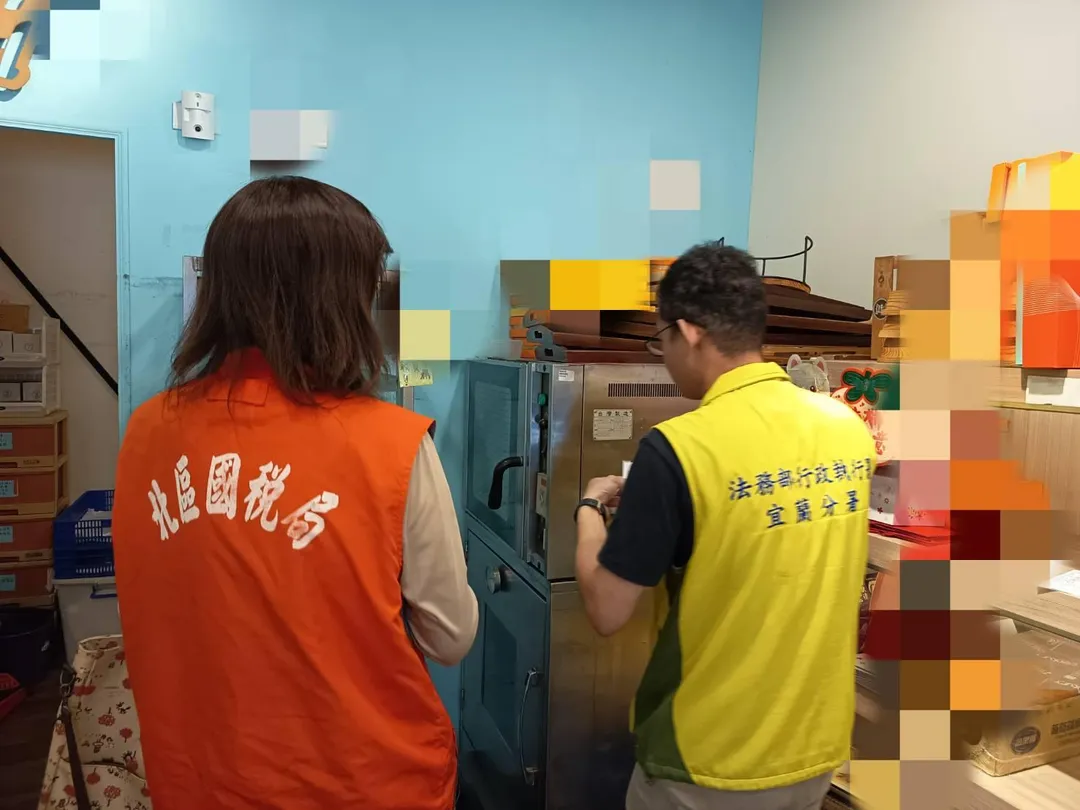 分店的蛋糕冰櫃遭查封。（圖／翻攝自行政執行署宜蘭分署官網）