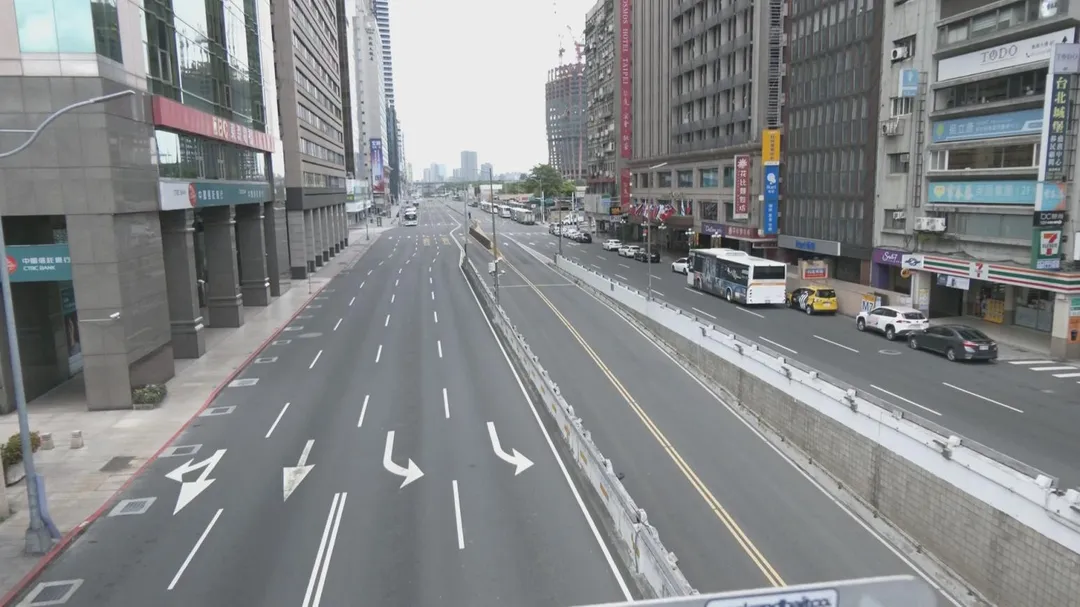 忠孝西路天橋演習現場曝光。（圖／中天新聞）