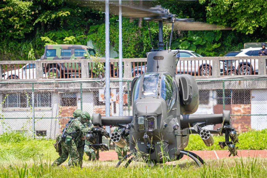 國防部研議陸、海軍飛行部隊的機務人員可領戰鬥加給。(圖/第10軍團)