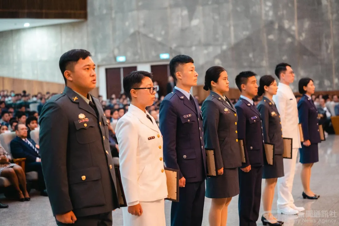 今年軍校正期生報到率破紀錄；圖為今年三軍八校畢業典禮。(圖/軍聞社)