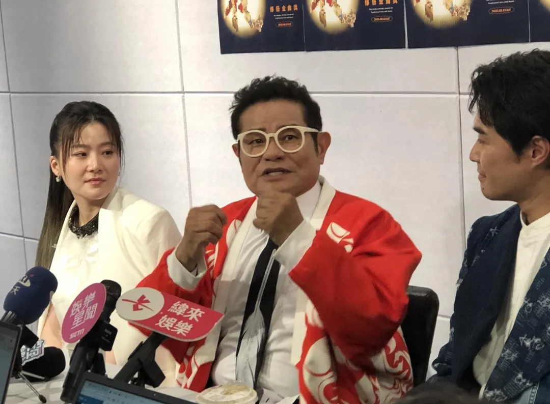 許效舜稱先前參加廟會活動有遇到朱海君，有對她說「加油」。（圖／記者郭竹倩 攝）