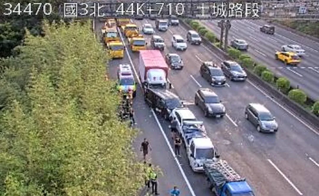 國道3號土城段發生7車連環撞車禍。(圖/翻攝自國道公路即時網)