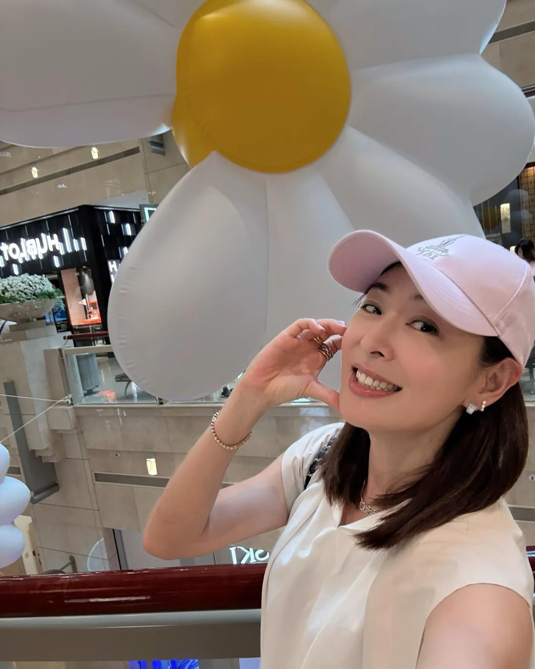 賈永婕為GD個人展努力宣傳，沒想到首日開展卻因諸多問題引發混亂。（圖／翻攝自賈永婕的跑跳人生FB）
