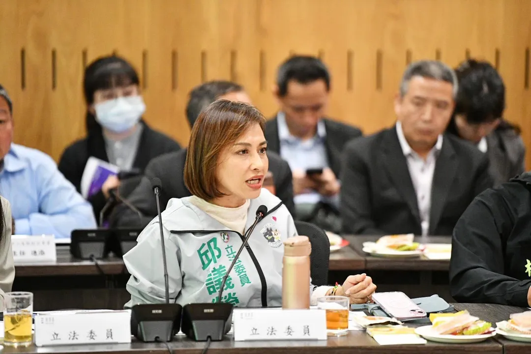 邱議瑩表示因操作失誤按下「同意」按鈕,她深感抱歉。(圖取自邱議瑩臉書)