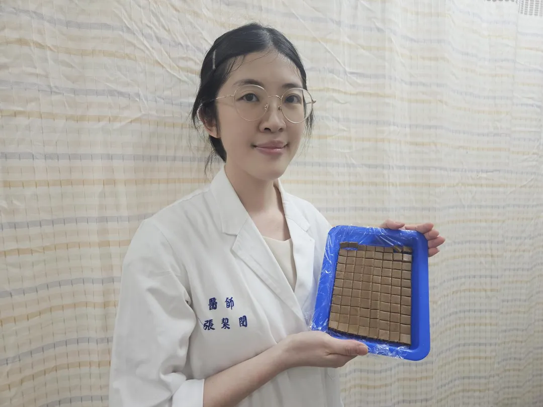 馬偕紀念醫院中醫部主治醫師張絜閔表示，約八成病人在完整的三伏貼療程後可獲得改善。（圖／馬偕紀念醫院）