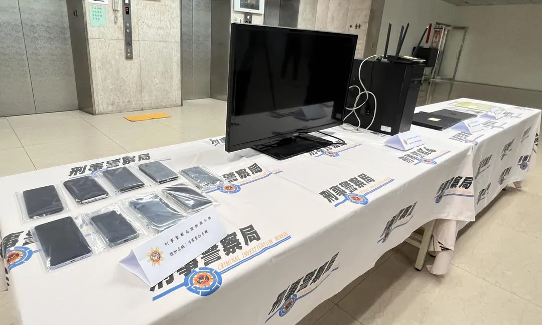 警方查扣大批犯罪工具與贓證物。（圖／翻攝畫面）