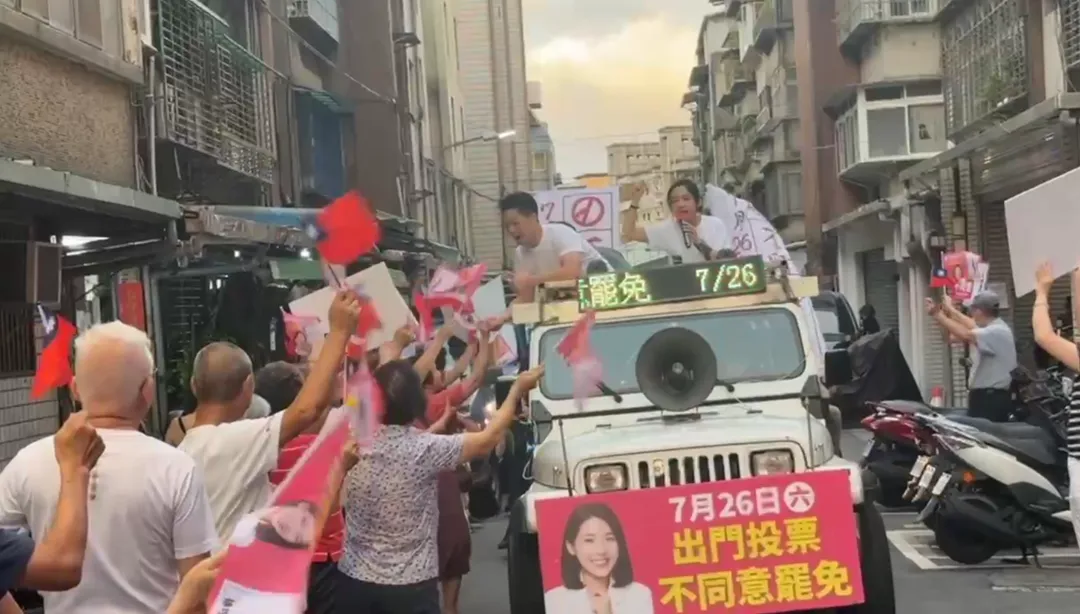 蔣萬安18日陪同徐巧芯車隊掃街。（圖／徐巧芯提供）