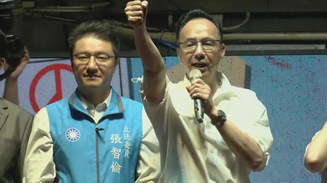 國民黨立委張智倫、國民黨主席朱立倫。（圖／中天新聞）