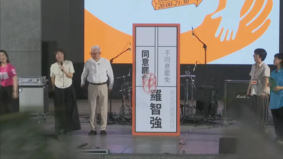 圈選章未黏緊。（圖／中天新聞）