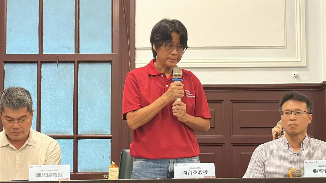 周台英哽咽。（圖／塗豐駿攝）