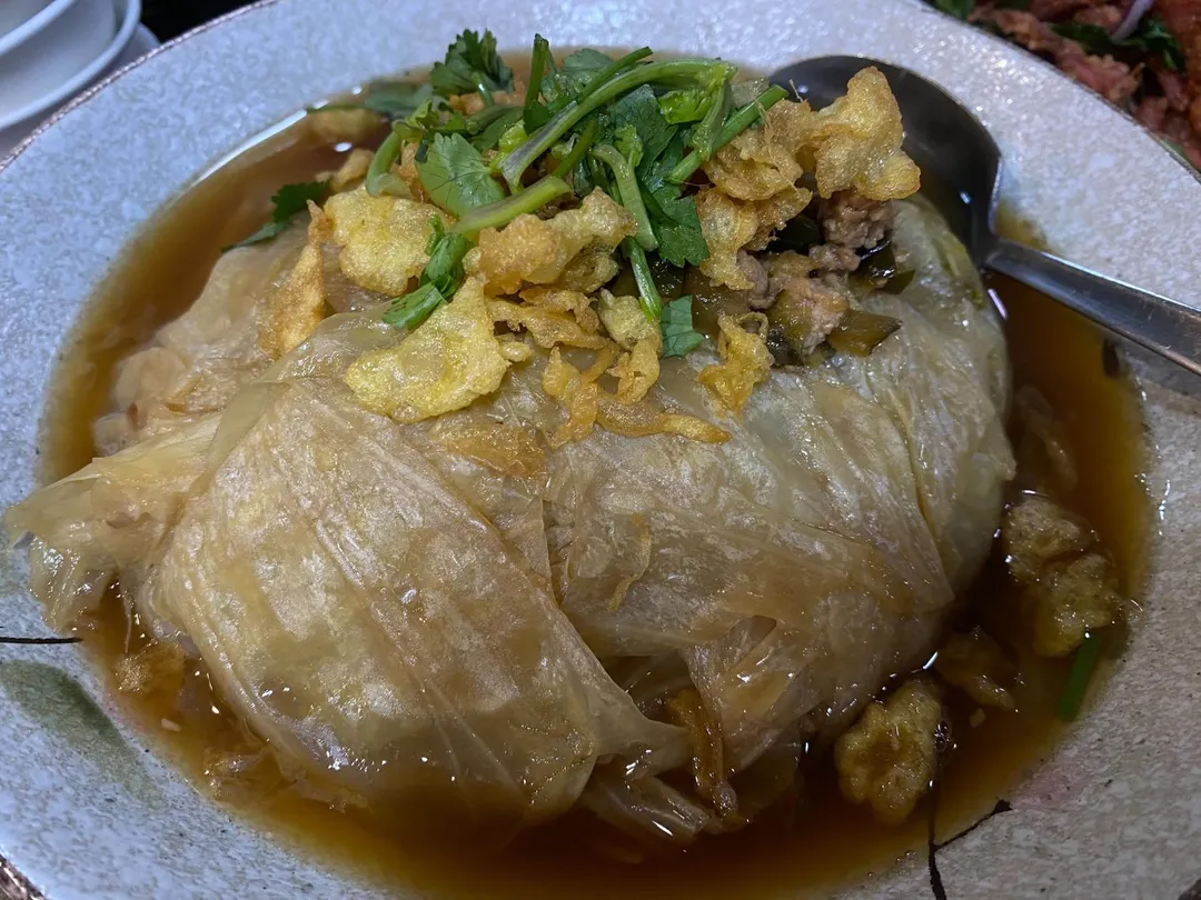 冬瓜塊吸取各種精華呈土棕色，滋味不亞於高麗菜。（圖／黃宏輝提供）