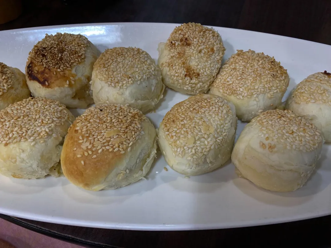 金華火腿、蝦米末和芹菜帶出古早味蘿蔔絲餅精華風味。（圖／黃宏輝提供）