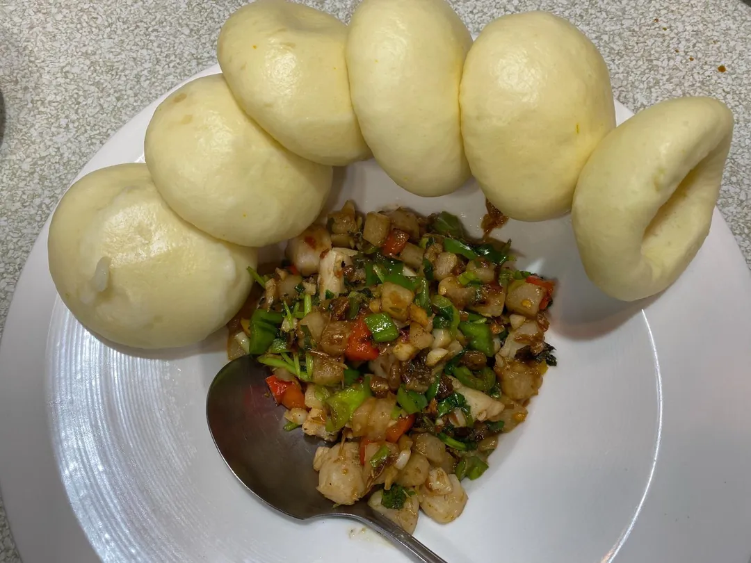 「飯掃光窩窩頭」可稱為平價版代表性料理。（圖／黃宏輝提供）