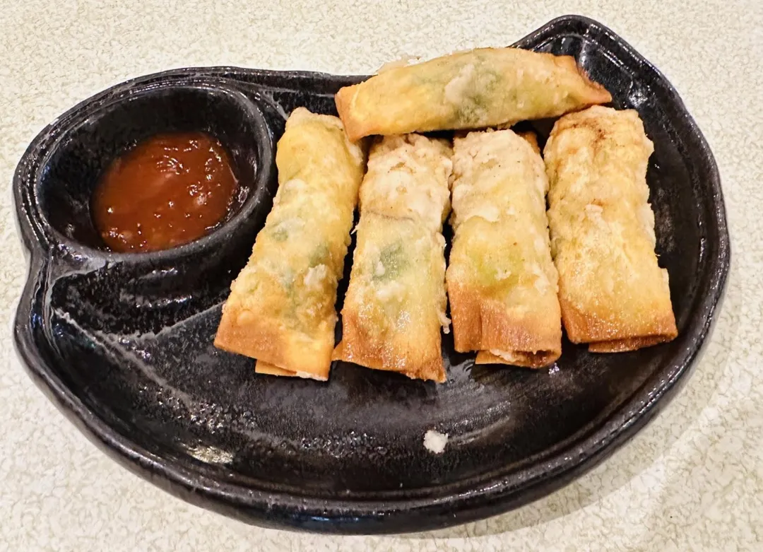 手工蝦捲經油炸仍留有乾爽酥脆。（圖／尤素嬌提供）