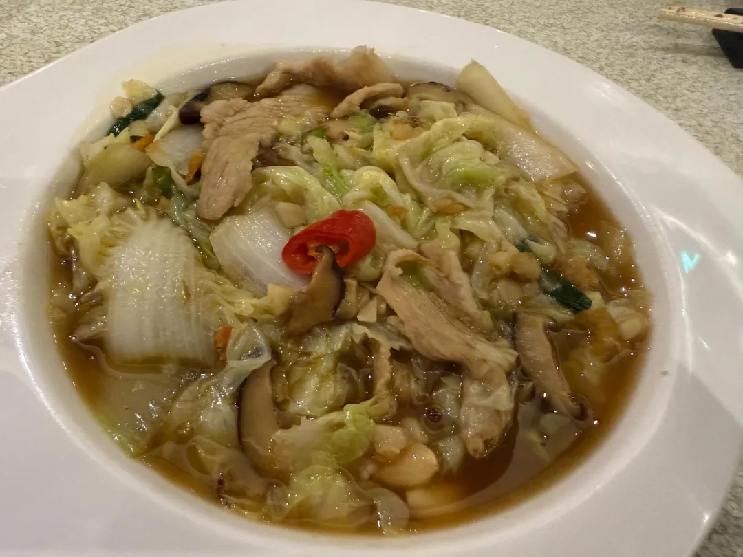 松板豬頸肉在開陽白菜盡現風采。（圖／黃宏輝提供）